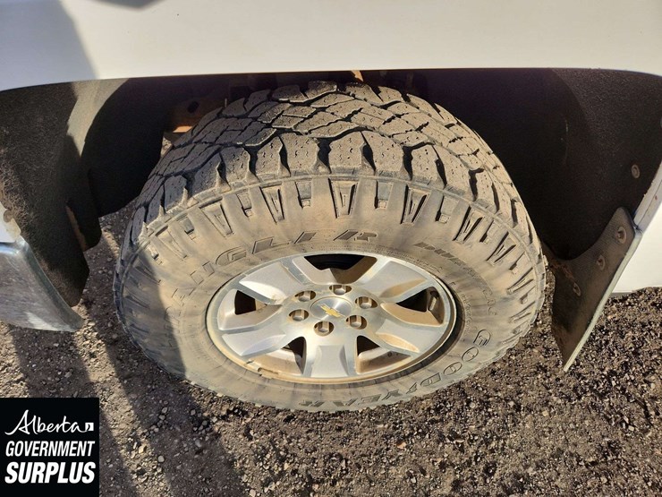 2015-chevrolet-silverado-1500-image-33