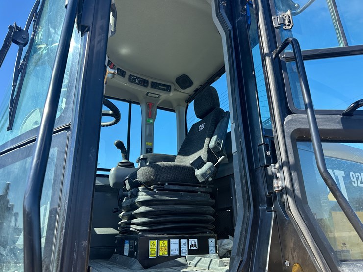 2016-caterpillar-926m-image-86