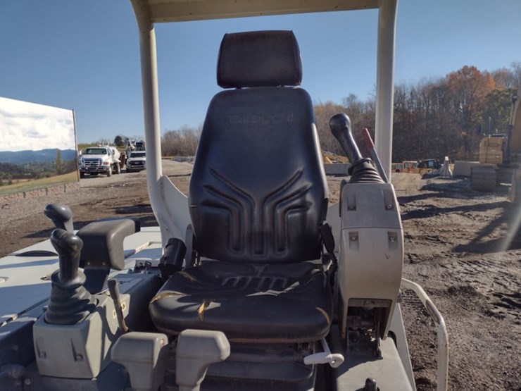 takeuchi-tb250-image-11