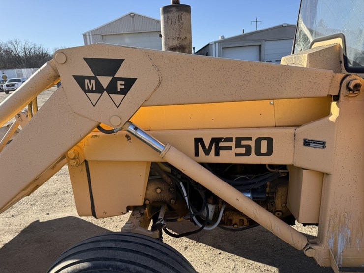 massey-ferguson-300a-image-24