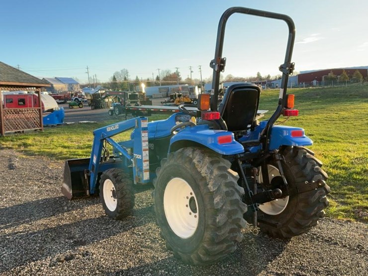 new-holland-tc29d-image-3