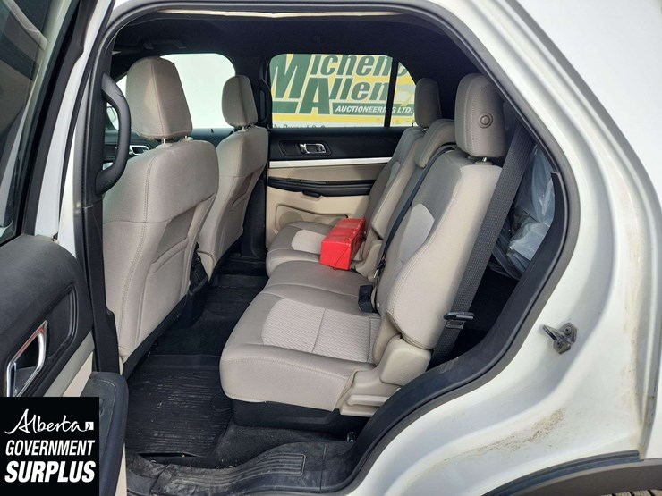 2018-ford-explorer-image-28