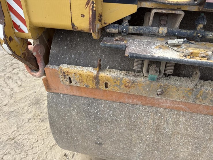 caterpillar-cb-534d-image-22