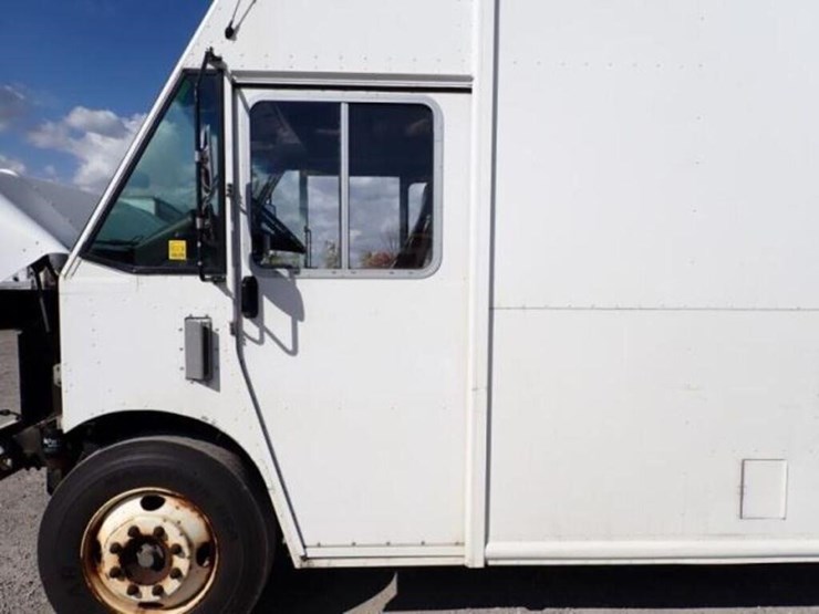 2013-freightliner-mt55-image-39