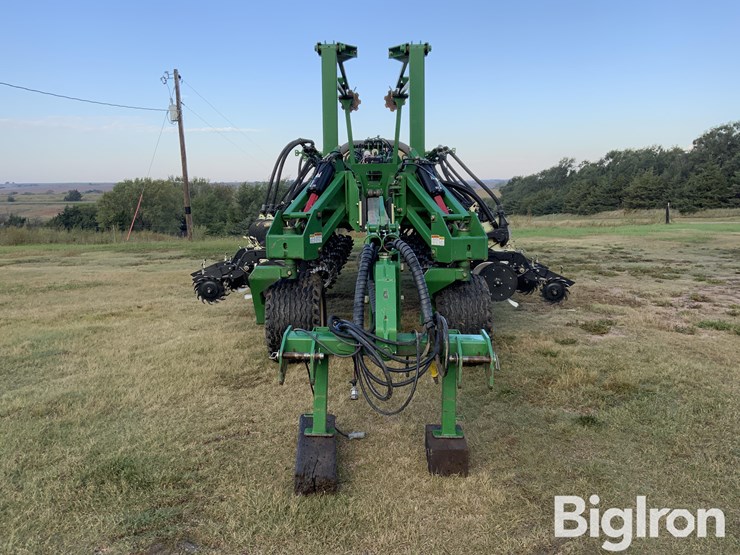 2018-great-plains-yp1625a-image-2