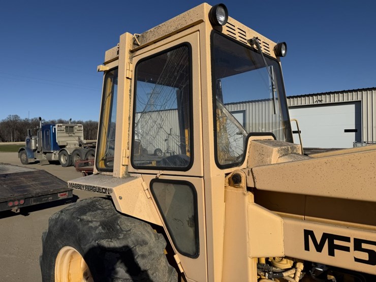 massey-ferguson-300a-image-16