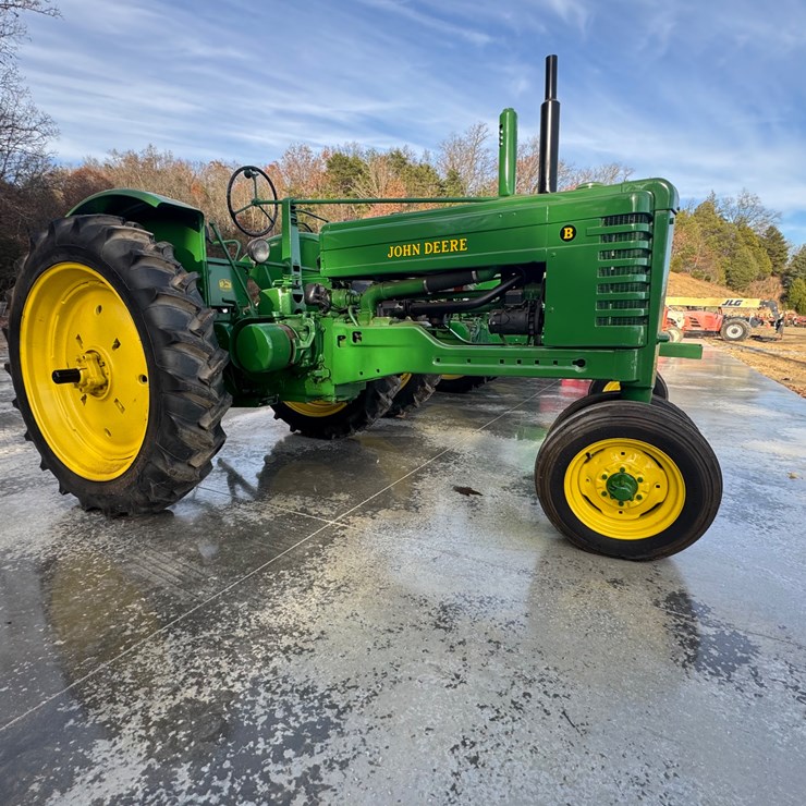JOHN DEERE B