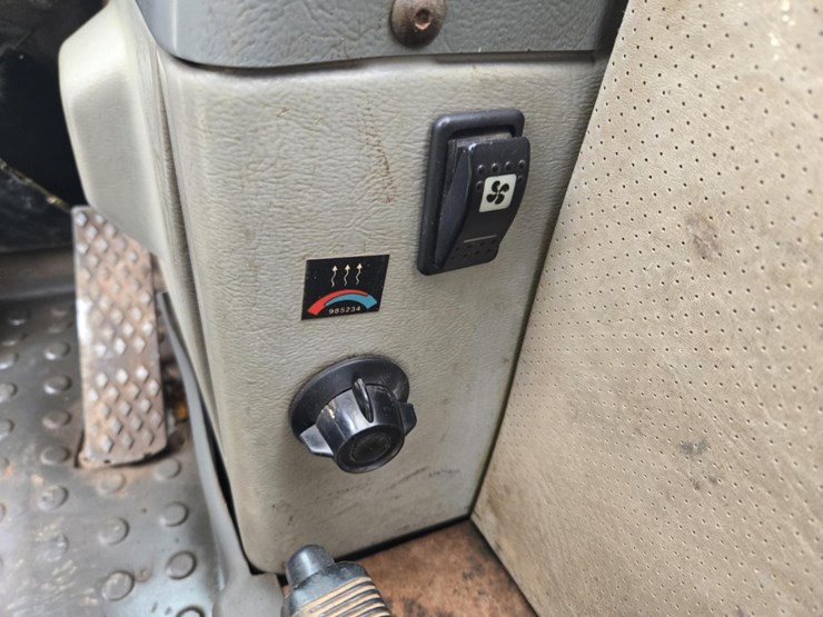 caterpillar-th83-image-47