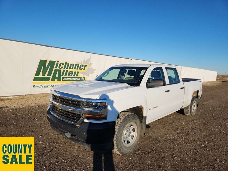 2017-chevrolet-silverado-1500-image-1