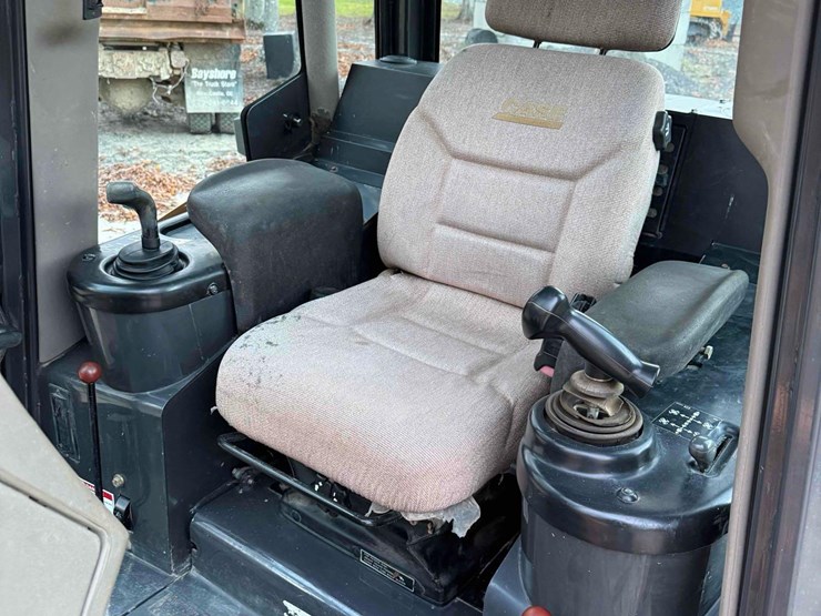 2016-case-650l-image-13