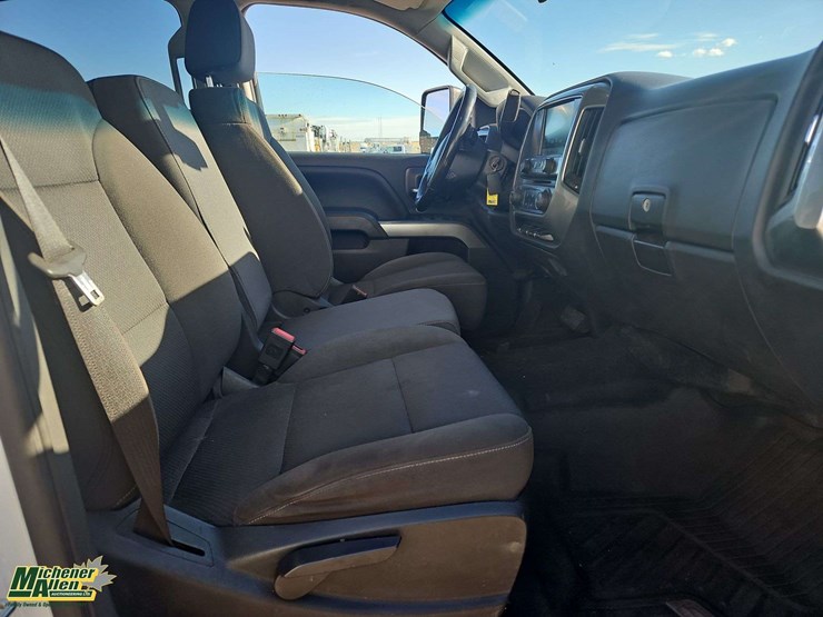 2018-chevrolet-silverado-3500hd-image-14