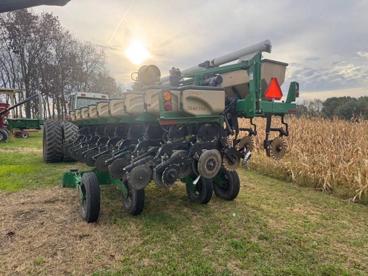 great-plains-yp825r-twin-row-planter-image-5