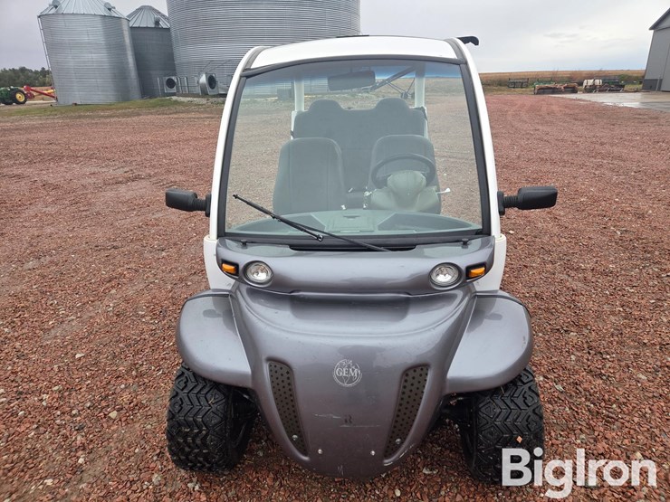 2001-global-electric-motorcars-4-seat-electric-golf-cart-image-2