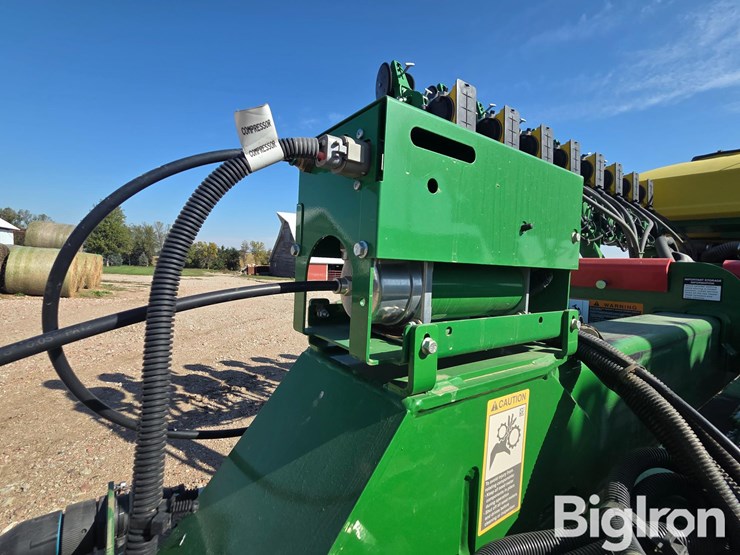 2022-john-deere-1795-image-19