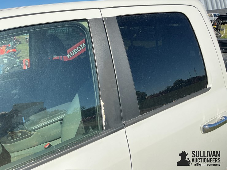 2015-ram-1500-big-horn-image-11