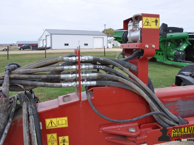 2014-case-ih-1255-image-14