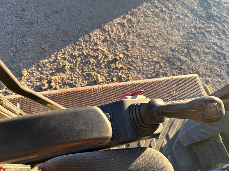 #32824-•-2022-volvo-ec160e-crawler-excavator-w/hydraulic-thumb-image-85