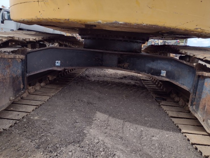 deere-225d-lc-image-43