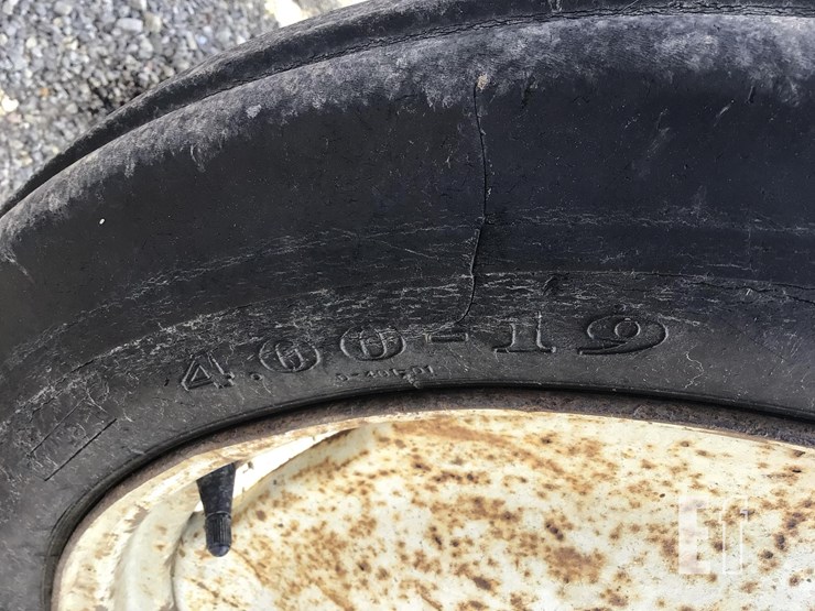 1952-ford-8n-image-17