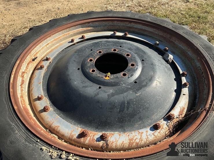 taurus-300/95r46-tires-on-8-bolt-rims-image-6