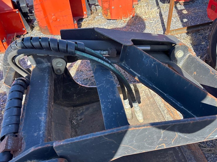 hydraulic-grapple-bucket-attachment-image-5