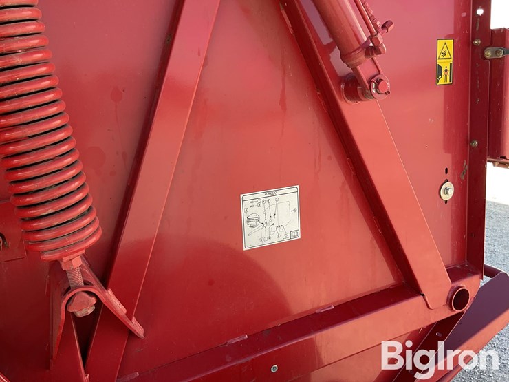 2021-new-holland-560-round-baler-image-18