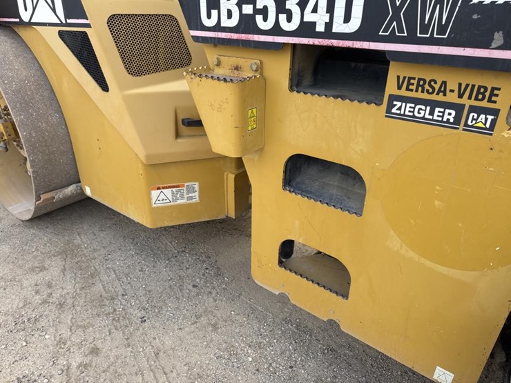 caterpillar-cb-534d-image-16