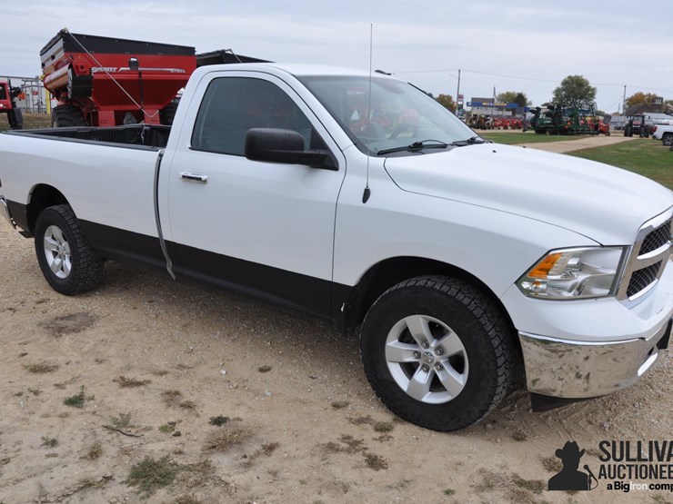 2014-ram-1500-slt-image-3