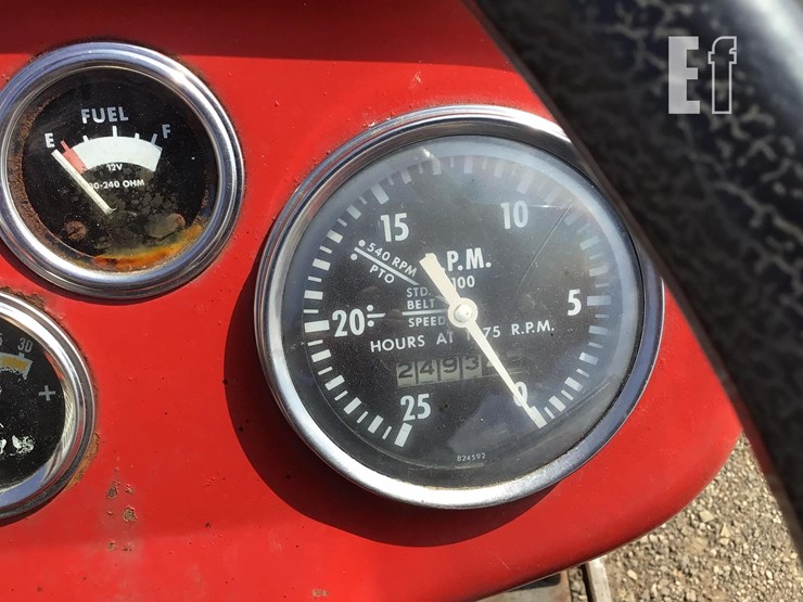 1973-massey-ferguson-135-image-14