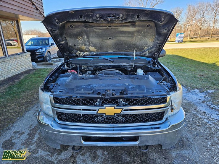 2012-chevrolet-silverado-2500hd-image-16