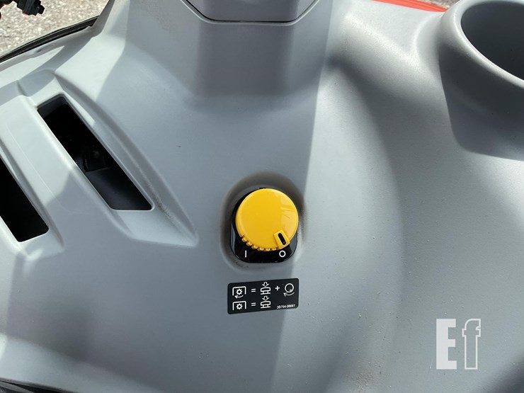 2020-kubota-m4-071hdc12-image-17