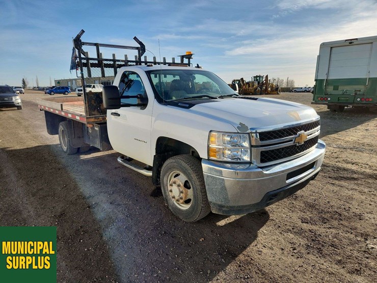 2013-chevrolet-silverado-3500hd-image-2