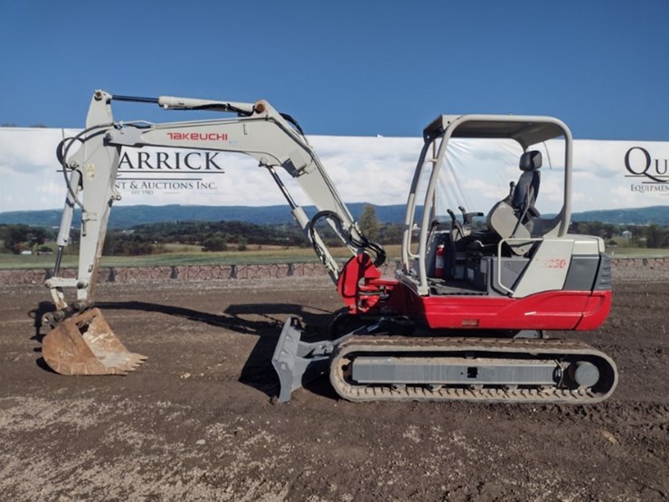 takeuchi-tb250-image-1