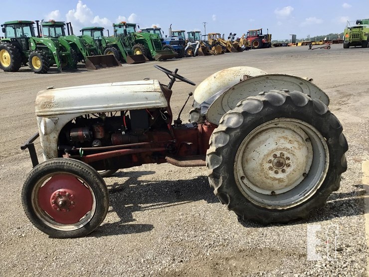 1952-ford-8n-image-4