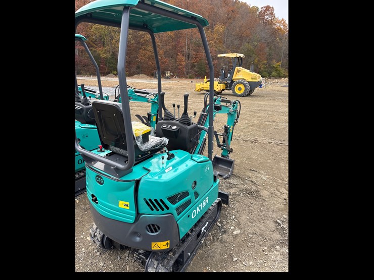 #1205-•-new-unused,-cfg-industrial-qk16r-mini-excavator-with-thumb-image-3