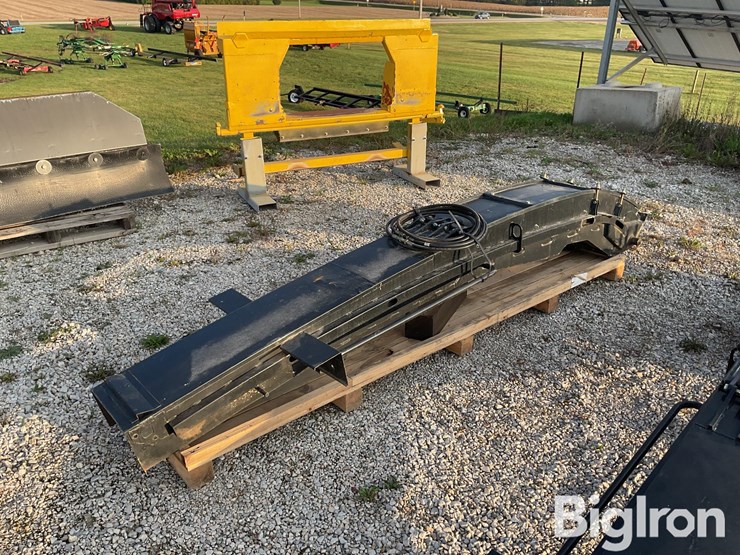 new-holland-fr-forage-chopper-short-spout-image-1