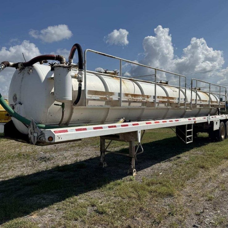 2014 DRAGON PRODUCTS 130BBL VACUUM TRAILER