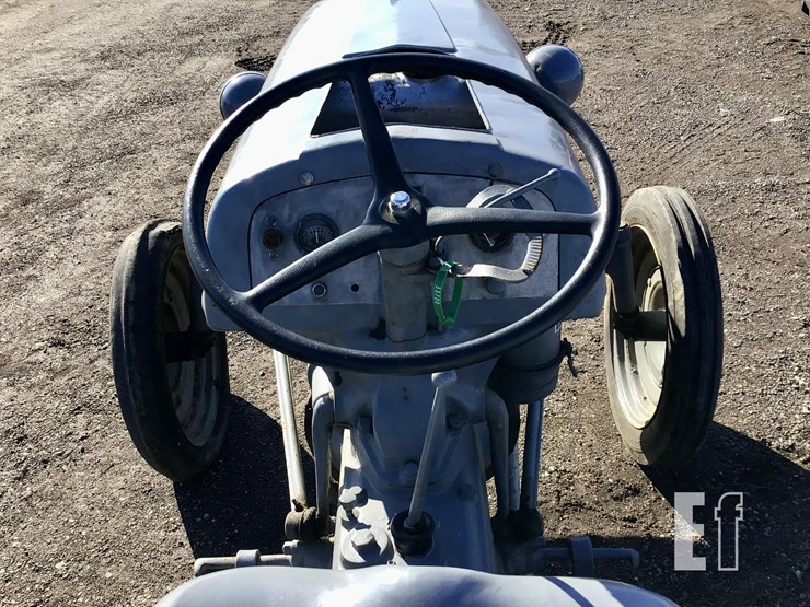 1940-ford-9n-image-9