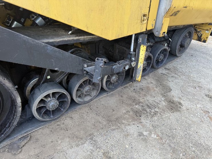 caterpillar-ap-1055f-image-32