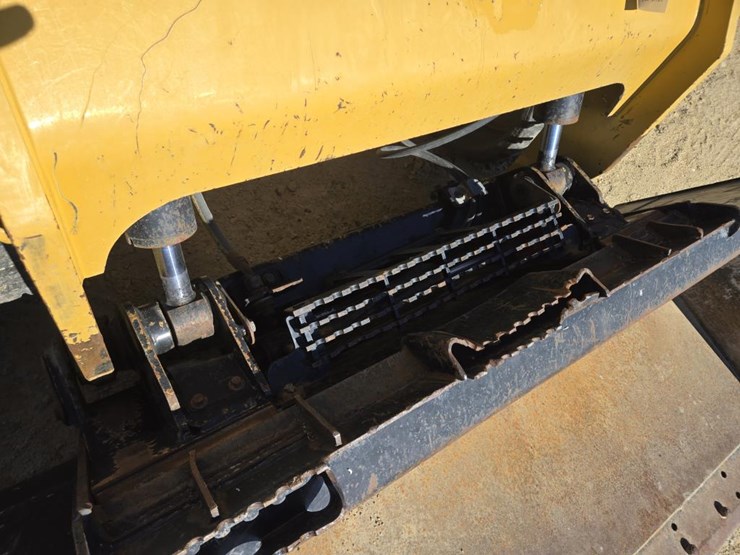 2022-caterpillar-299d-image-5