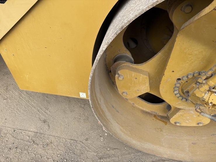 caterpillar-cb-534d-image-25