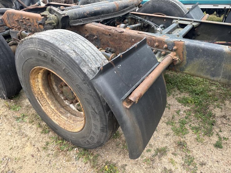 #3154-•-volvo-s60-parts-sleeper-truck-image-18