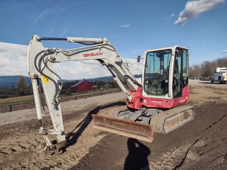 18-takeuchi-tb260cra-excavator-(qea-4048)-image-48