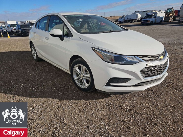 2018-chevrolet-cruze-lt-4dr-hatchback-image-2