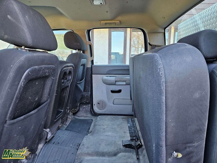 2012-chevrolet-silverado-2500hd-image-40