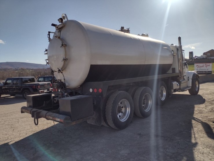 19-peterbilt-water-truck^title^-(qea-4054)-image-46