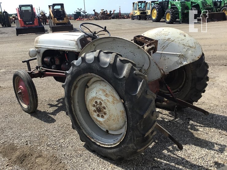 1952-ford-8n-image-7