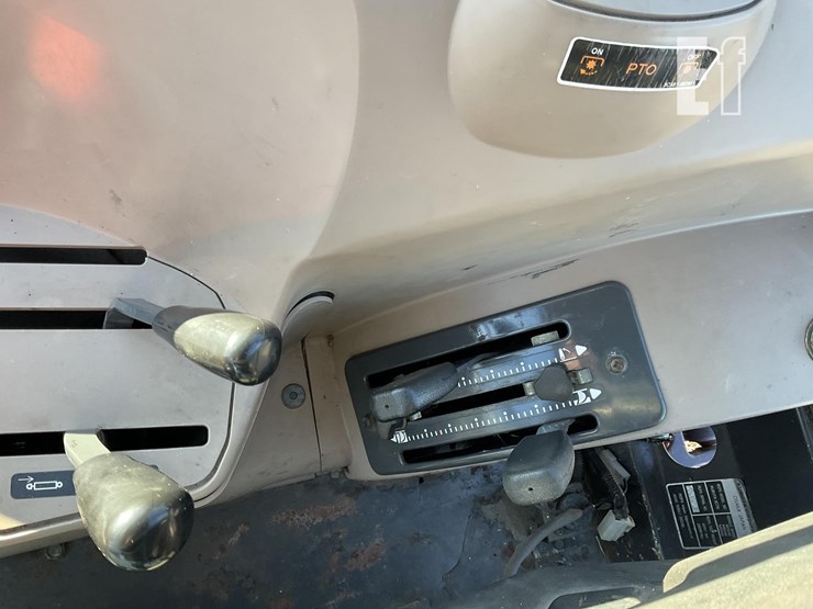 2007-kubota-m7040hdc-image-21