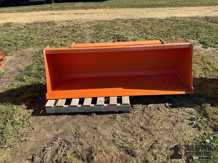 kubota-72"-material-bucket-image-2