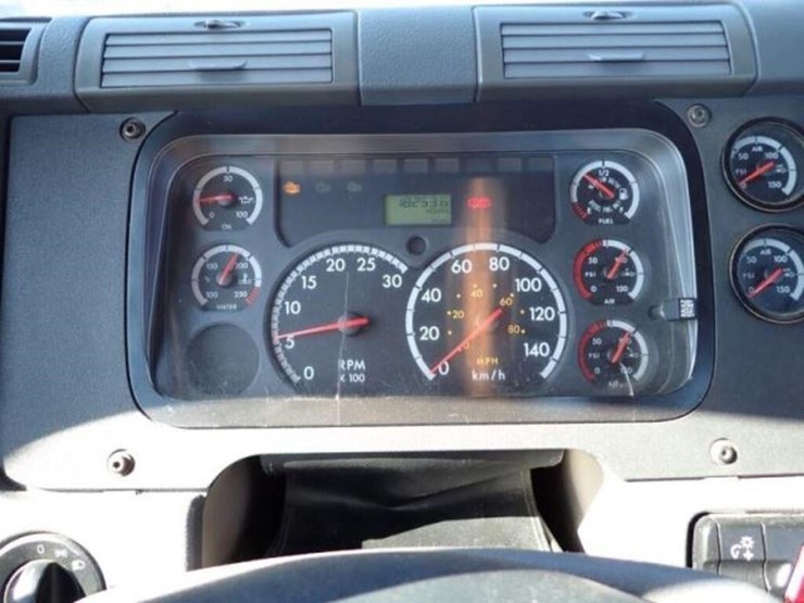 2010-freightliner-cascadia-t/a-hiway-tractor---day-image-15